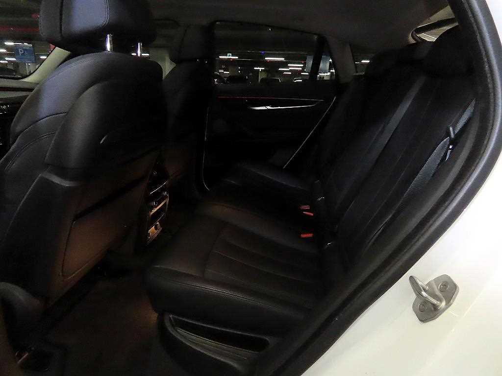 BMW X6 — photo 07