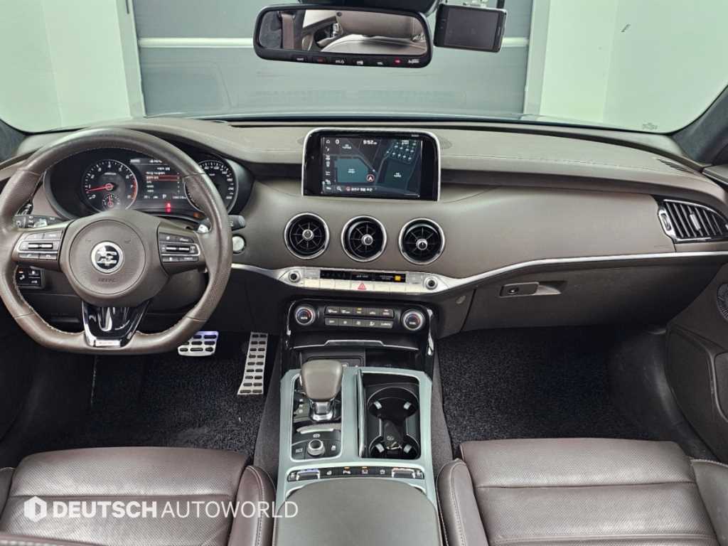 Kia Stinger — photo 08