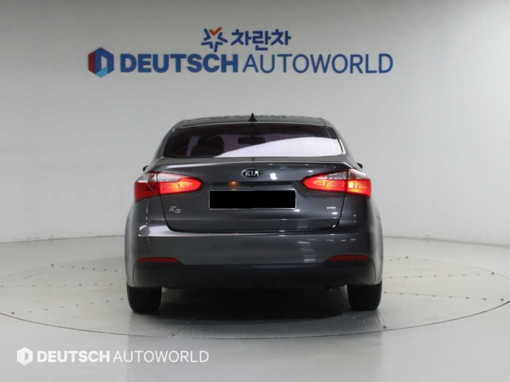 Kia K3 — photo 04
