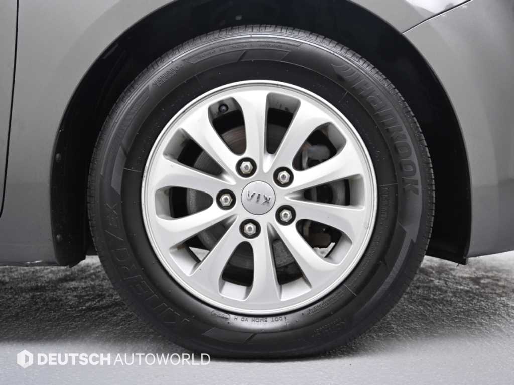 Kia K3 — photo 05