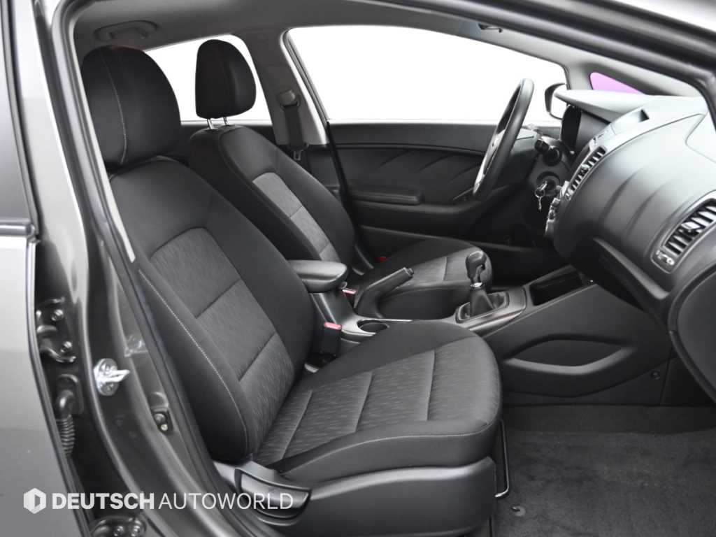 Kia K3 — photo 10