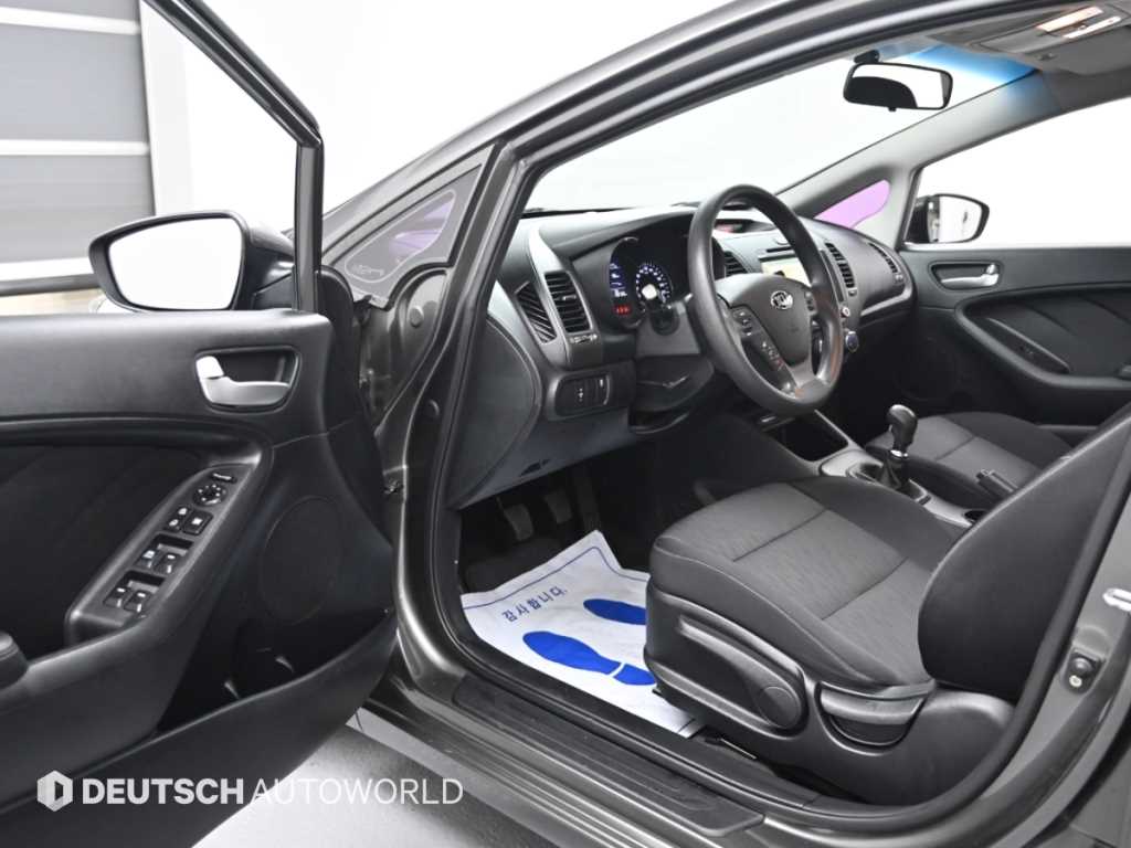 Kia K3 — photo 11