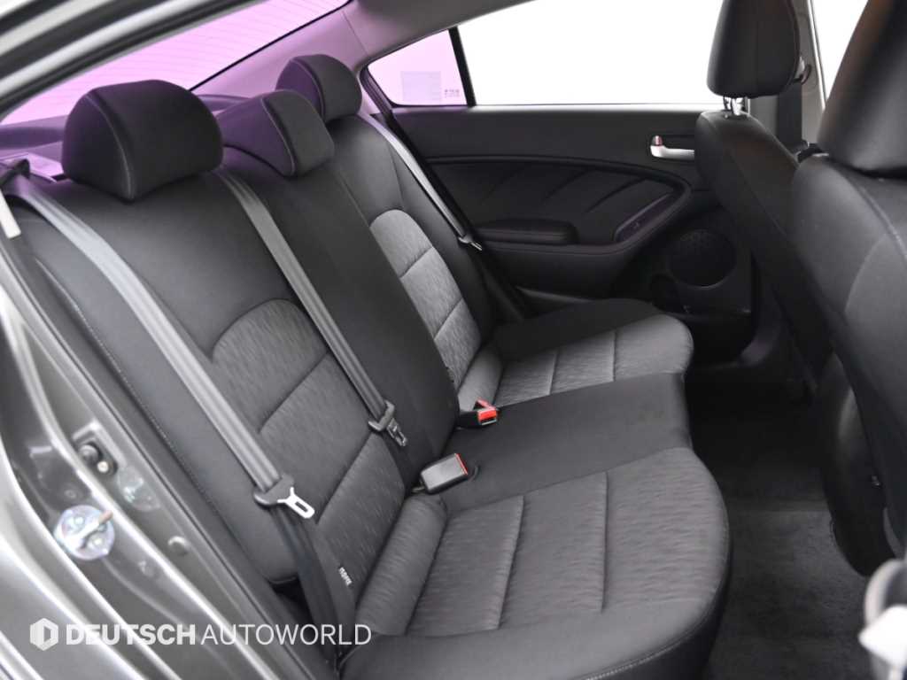 Kia K3 — photo 12