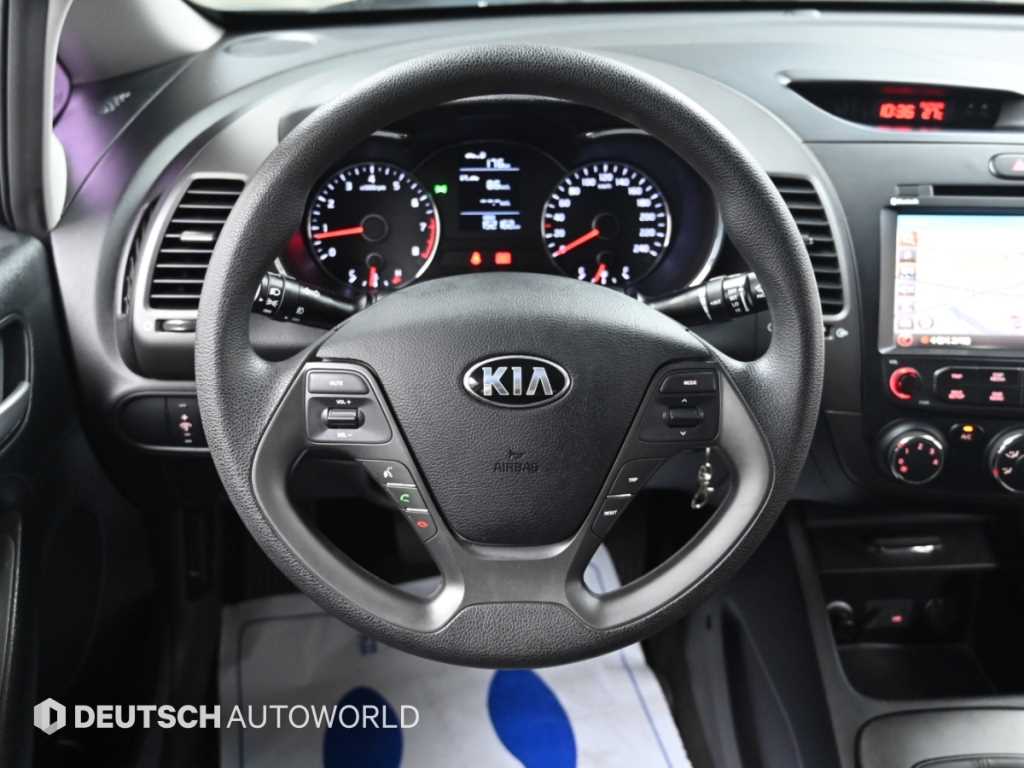 Kia K3 — photo 13