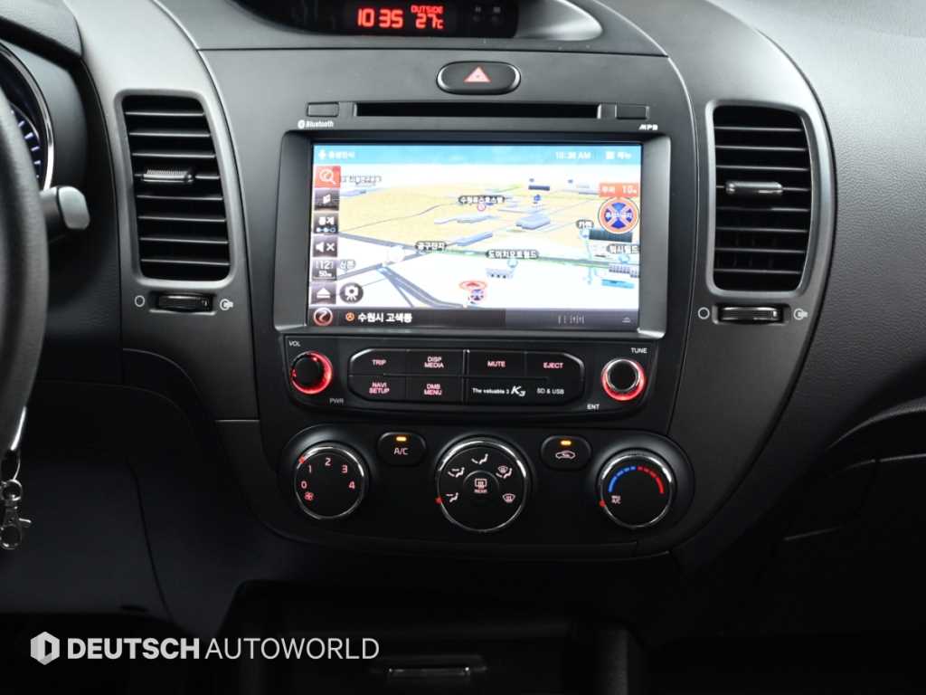 Kia K3 — photo 14
