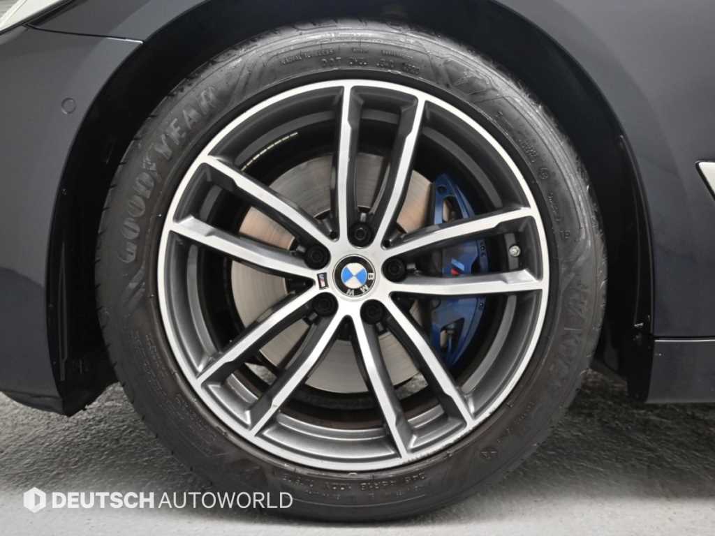 BMW 5-Series — photo 06