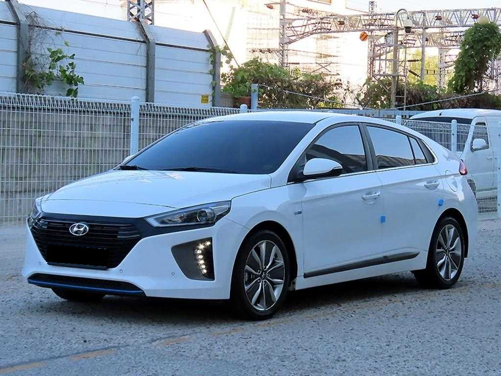 Hyundai Ioniq — photo 02