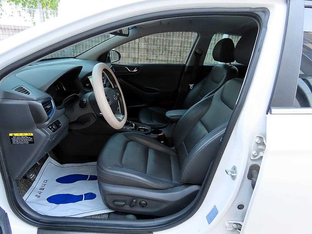 Hyundai Ioniq — photo 05