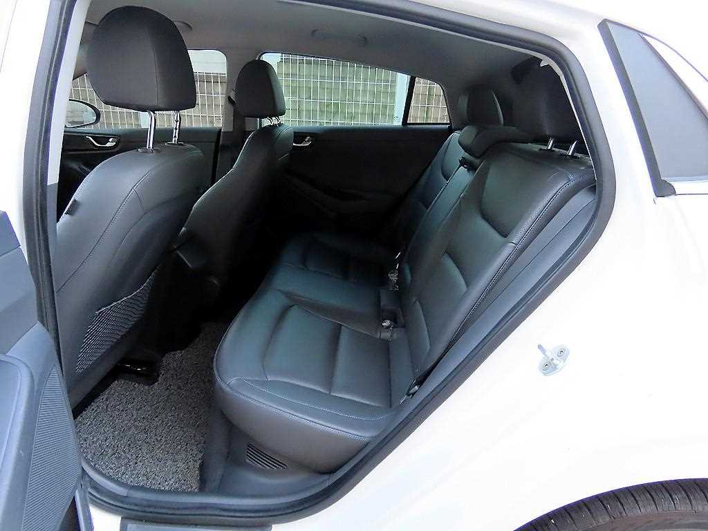 Hyundai Ioniq — photo 06