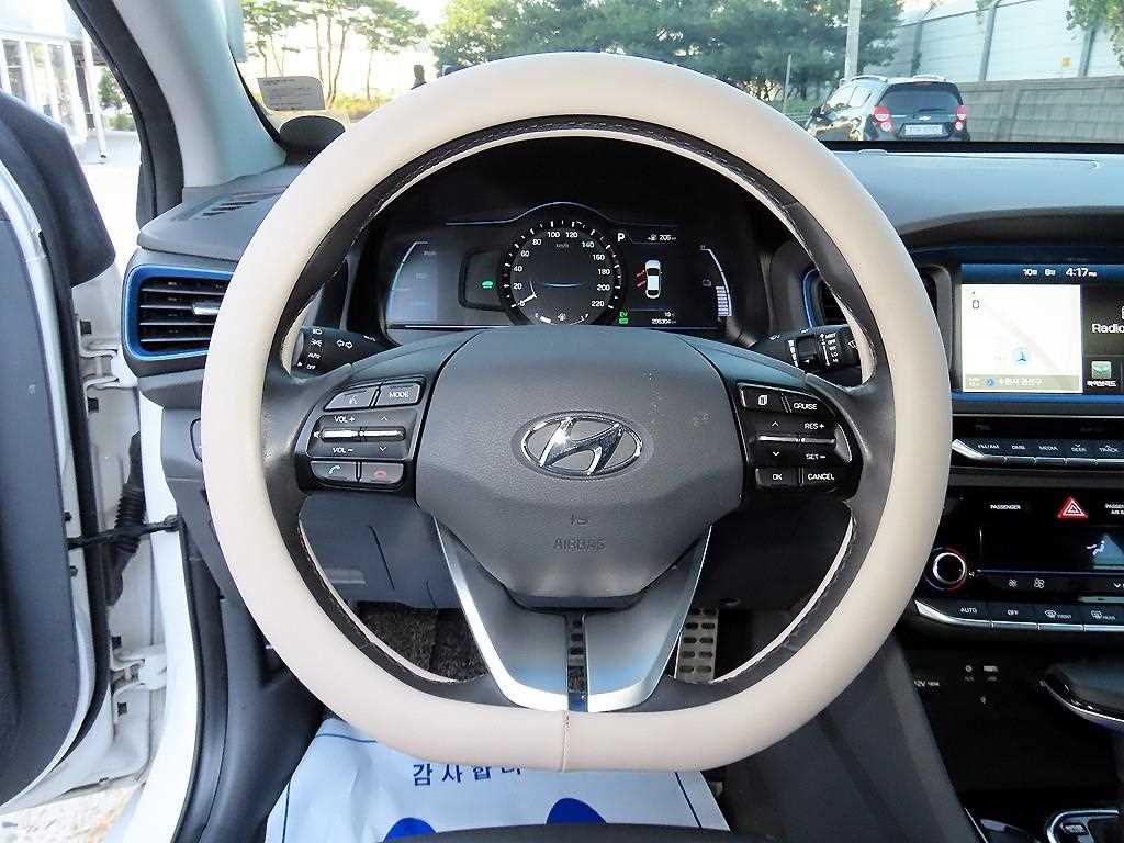 Hyundai Ioniq — photo 08
