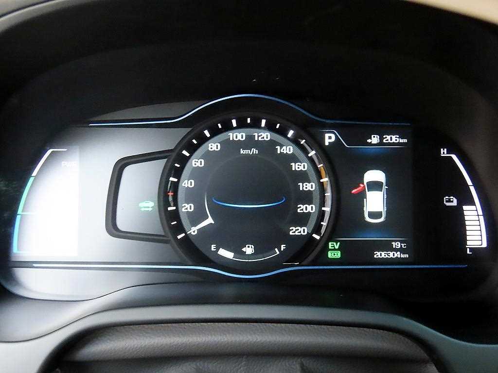 Hyundai Ioniq — photo 09