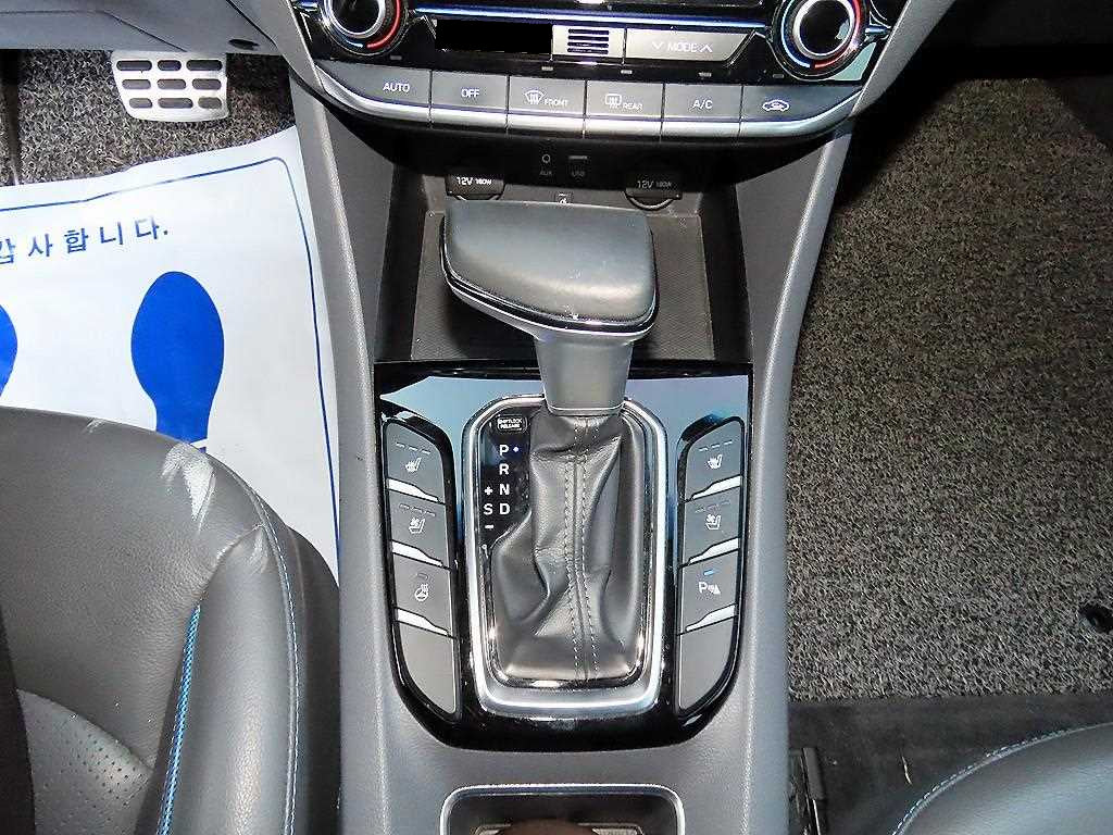 Hyundai Ioniq — photo 10