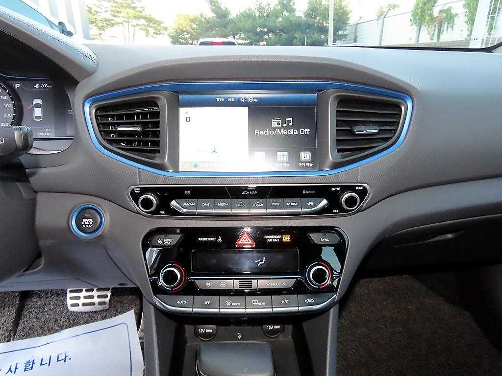 Hyundai Ioniq — photo 13