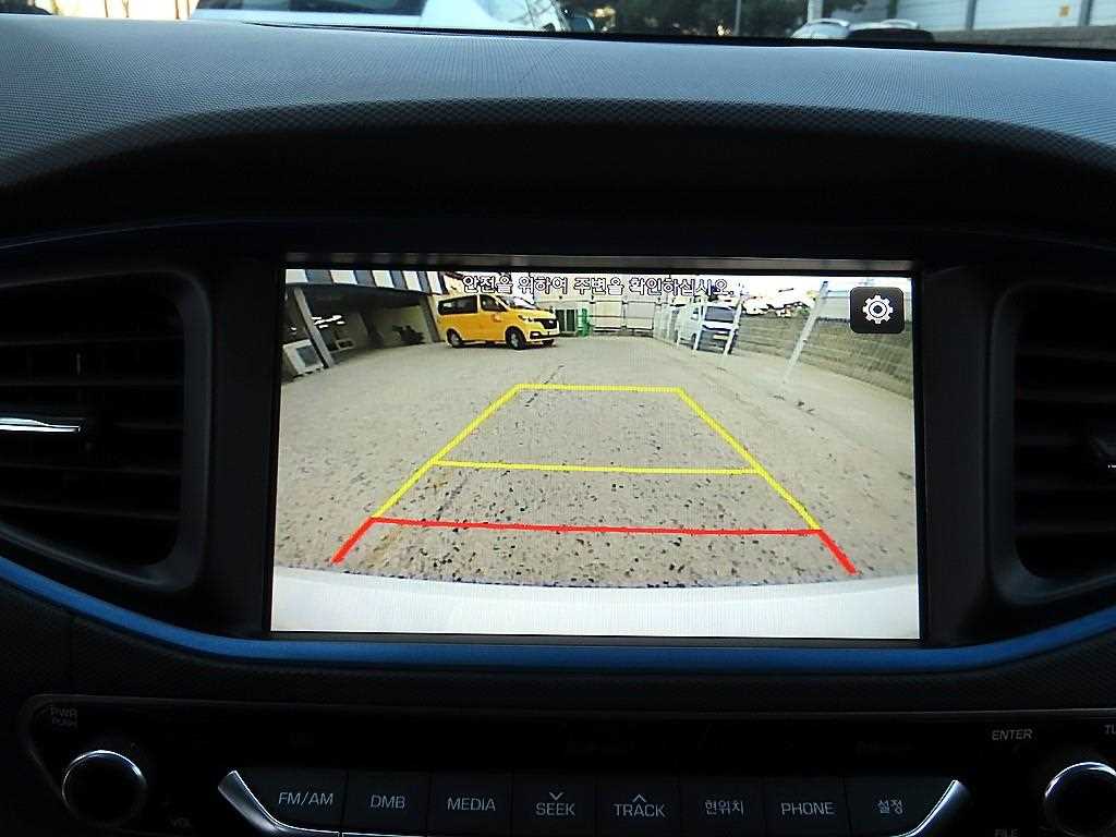 Hyundai Ioniq — photo 15