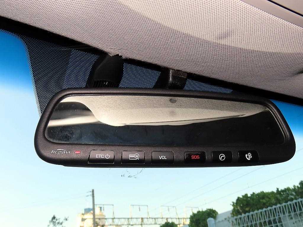Hyundai Ioniq — photo 16