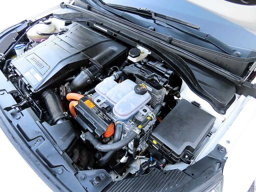 Hyundai Ioniq — photo 18