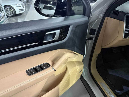 Porsche Cayenne — photo 12