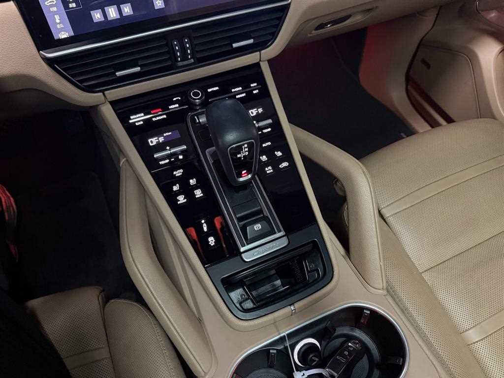 Porsche Cayenne — photo 15