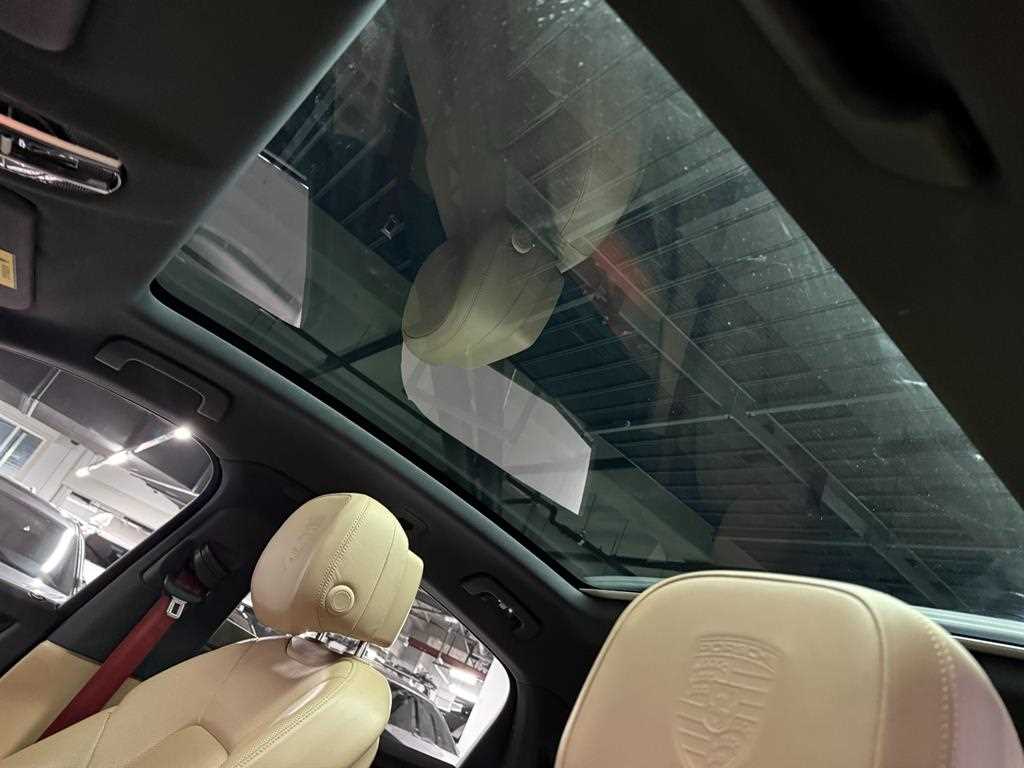Porsche Cayenne — photo 16