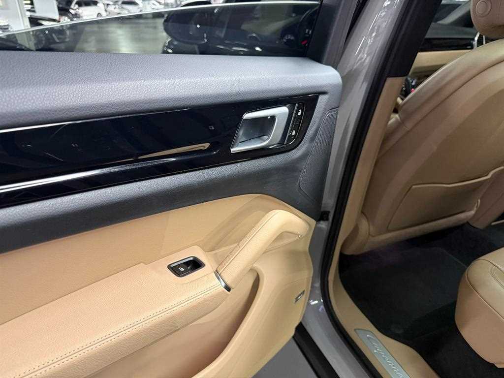 Porsche Cayenne — photo 18