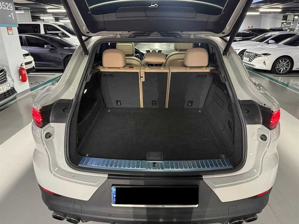 Porsche Cayenne — photo 19