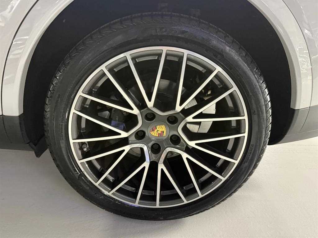 Porsche Cayenne — photo 20