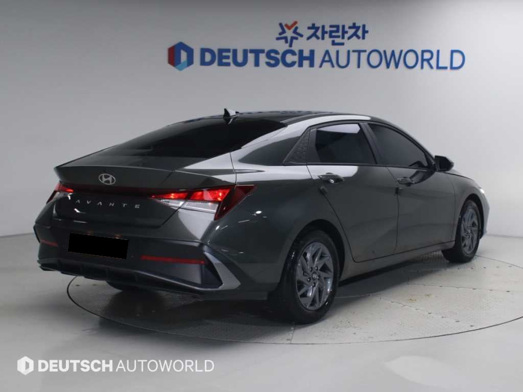Hyundai Avante — photo 02
