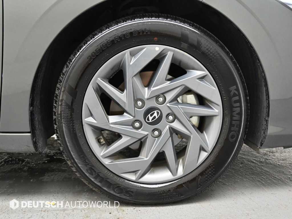 Hyundai Avante — photo 05