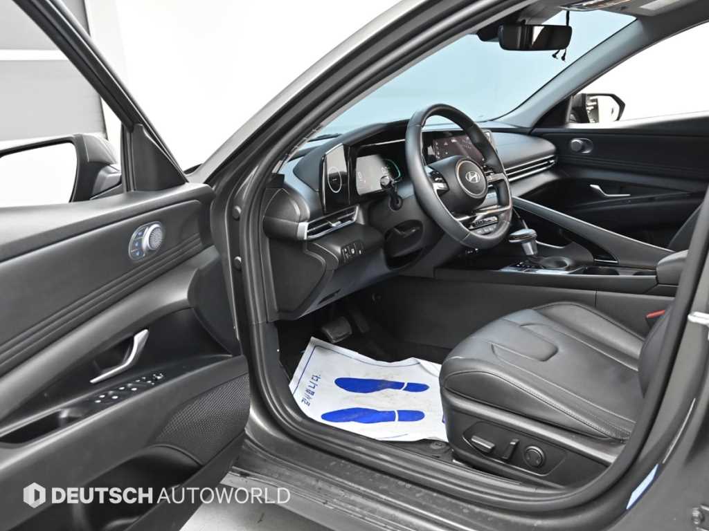 Hyundai Avante — photo 11