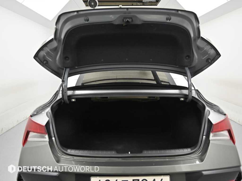 Hyundai Avante — photo 19
