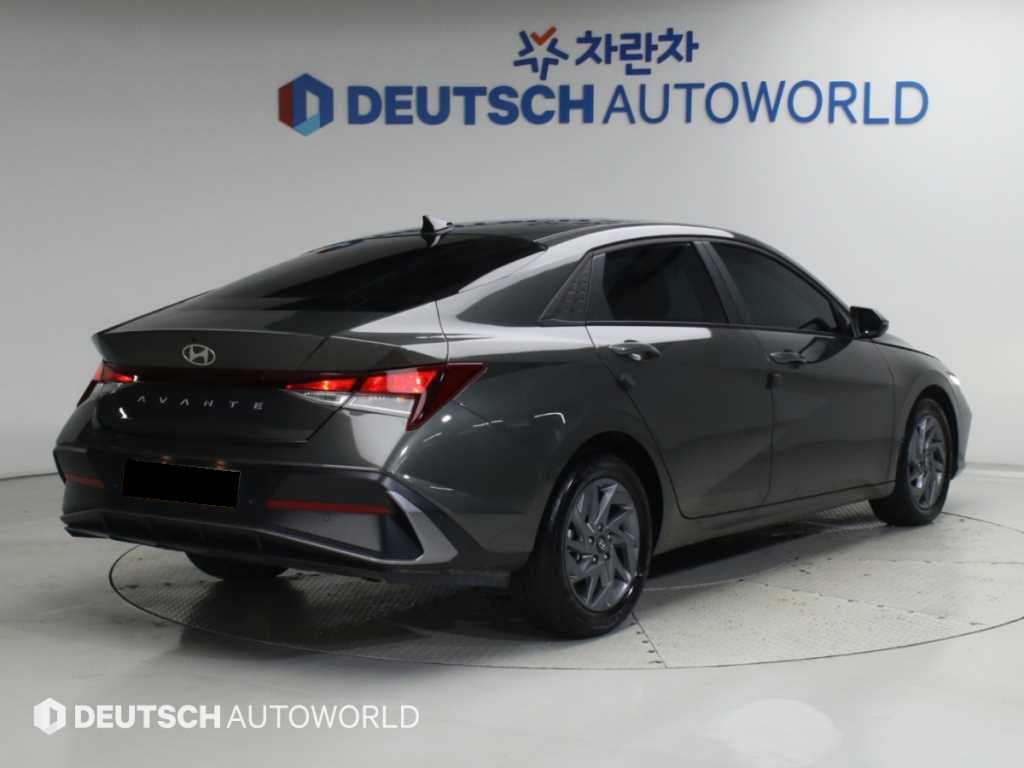 Hyundai Avante — photo 02