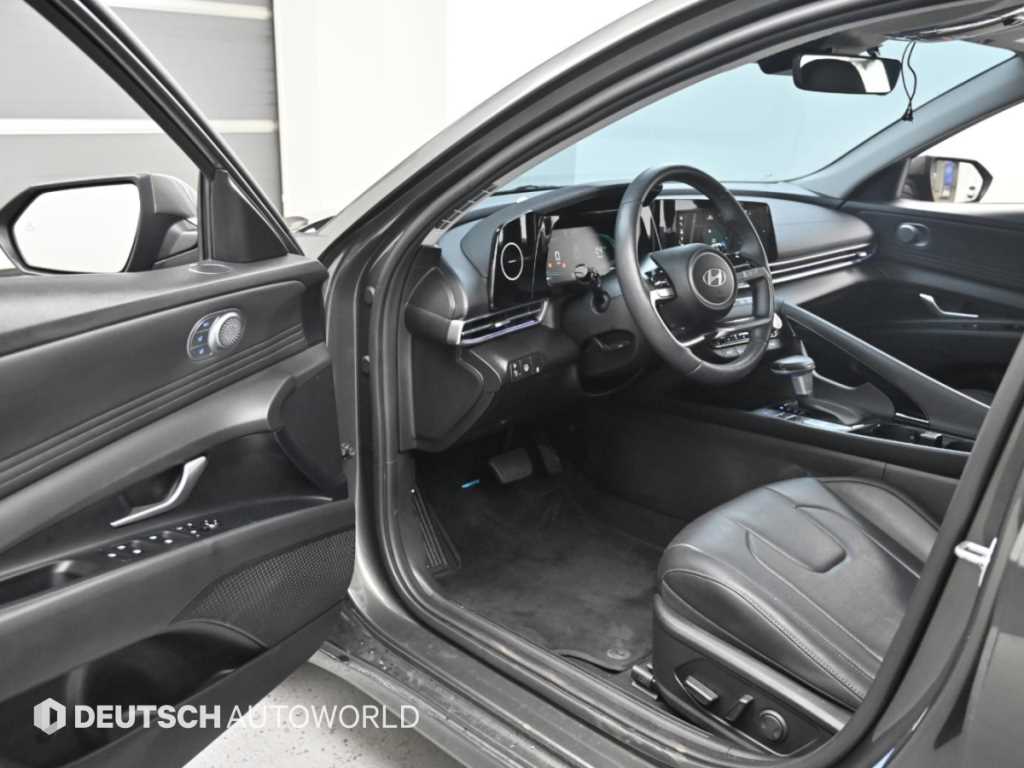 Hyundai Avante — photo 11
