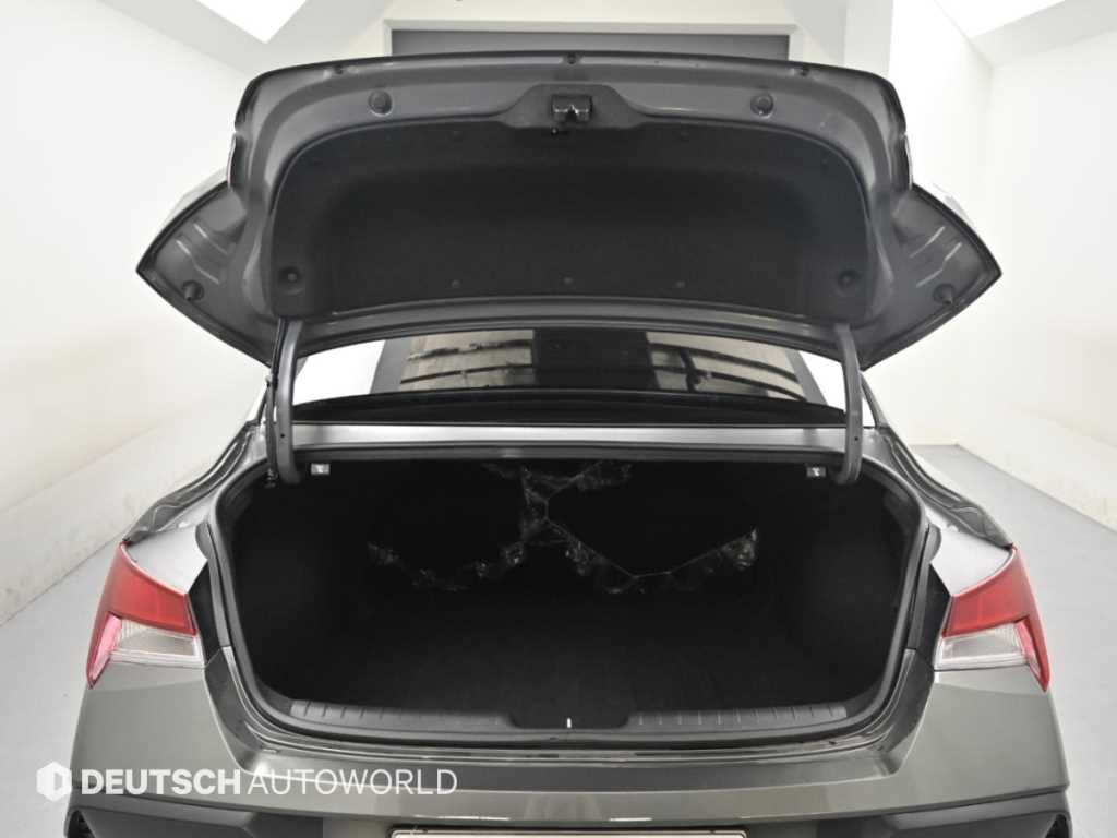 Hyundai Avante — photo 19