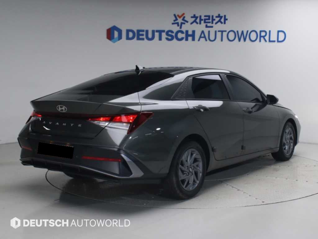 Hyundai Avante — photo 02