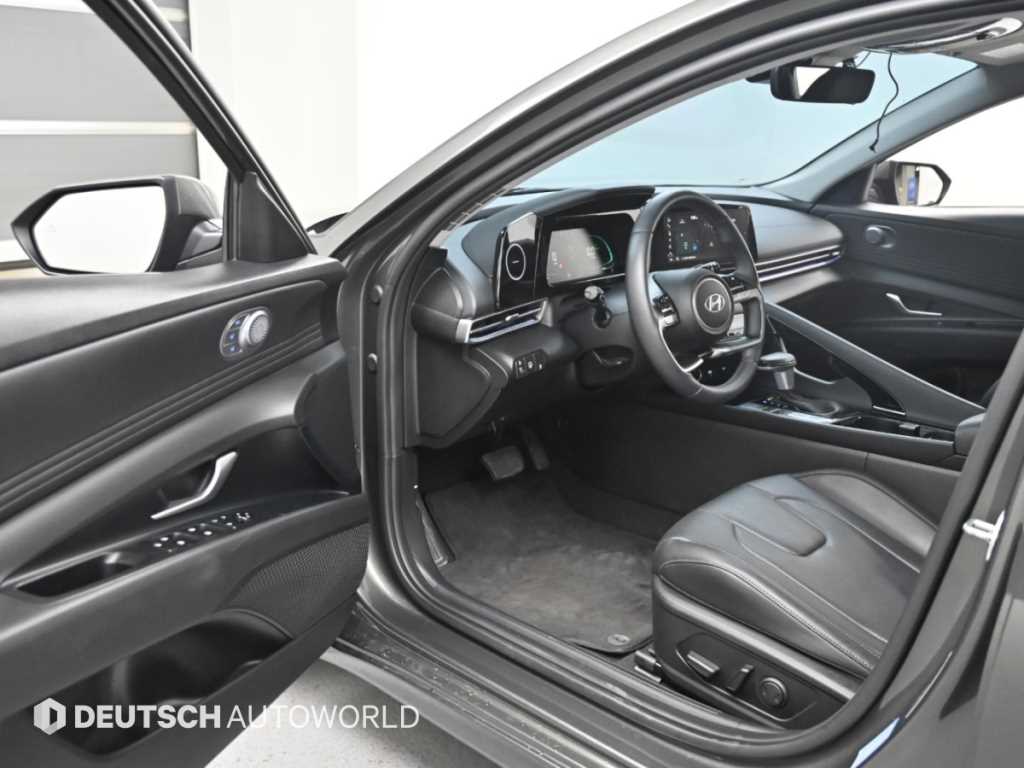 Hyundai Avante — photo 11