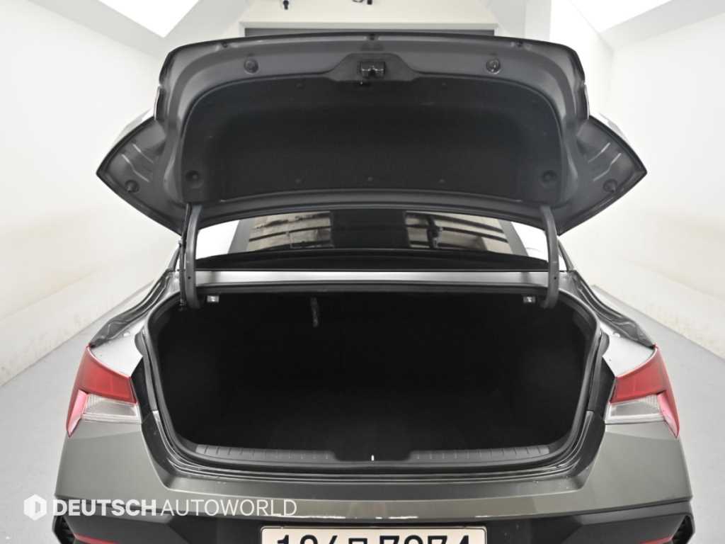 Hyundai Avante — photo 19
