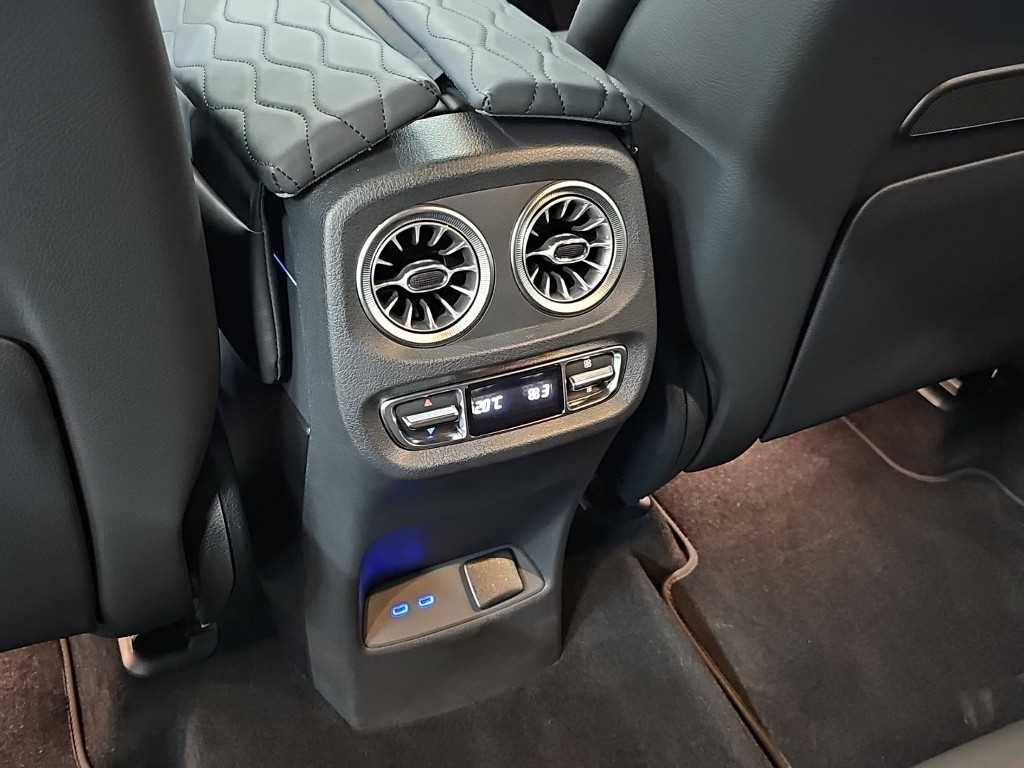 Mercedes-Benz G-Class — photo 13