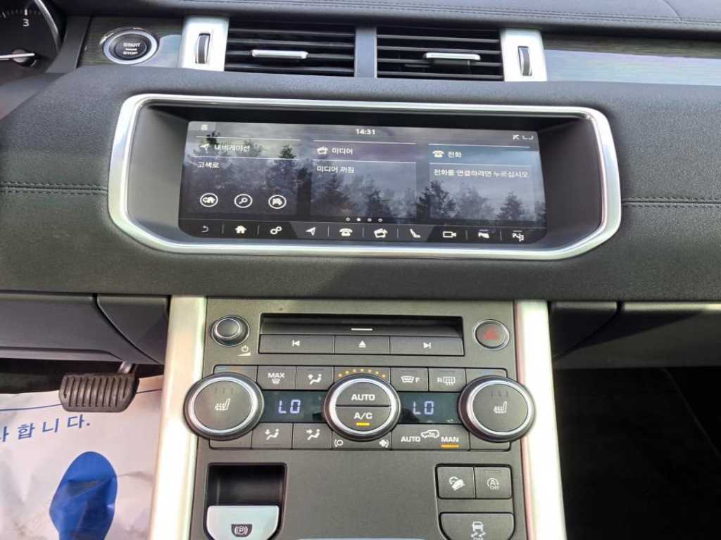 Land Rover Range Rover Evoque — photo 11