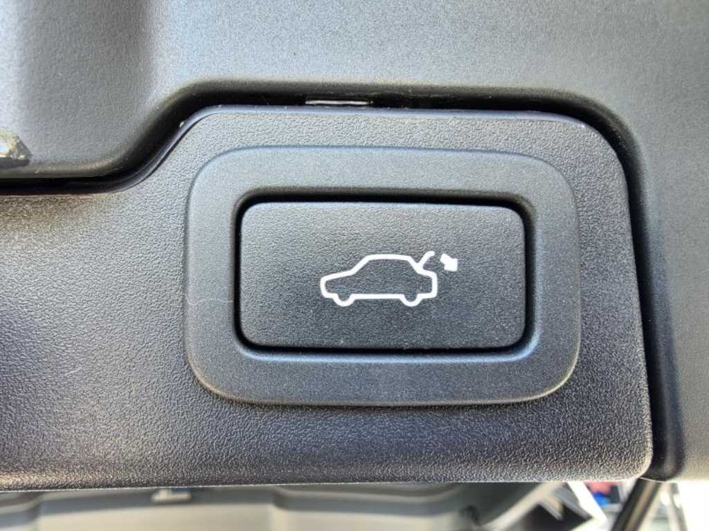 Land Rover Range Rover Evoque — photo 18