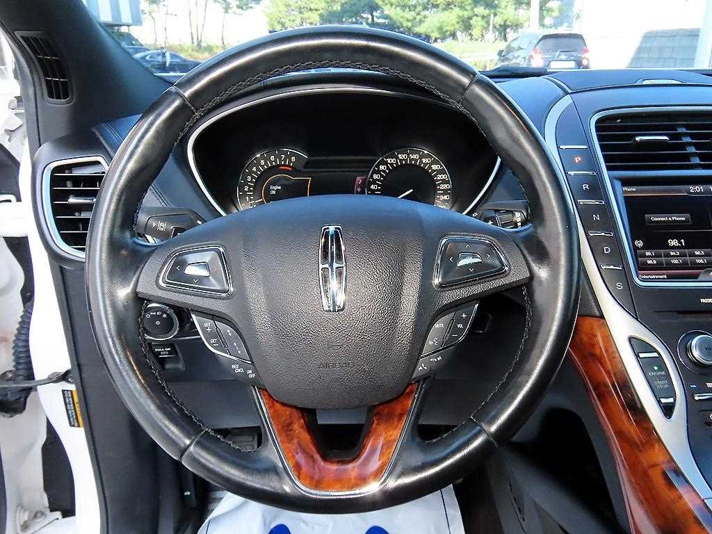Lincoln MKX — photo 08