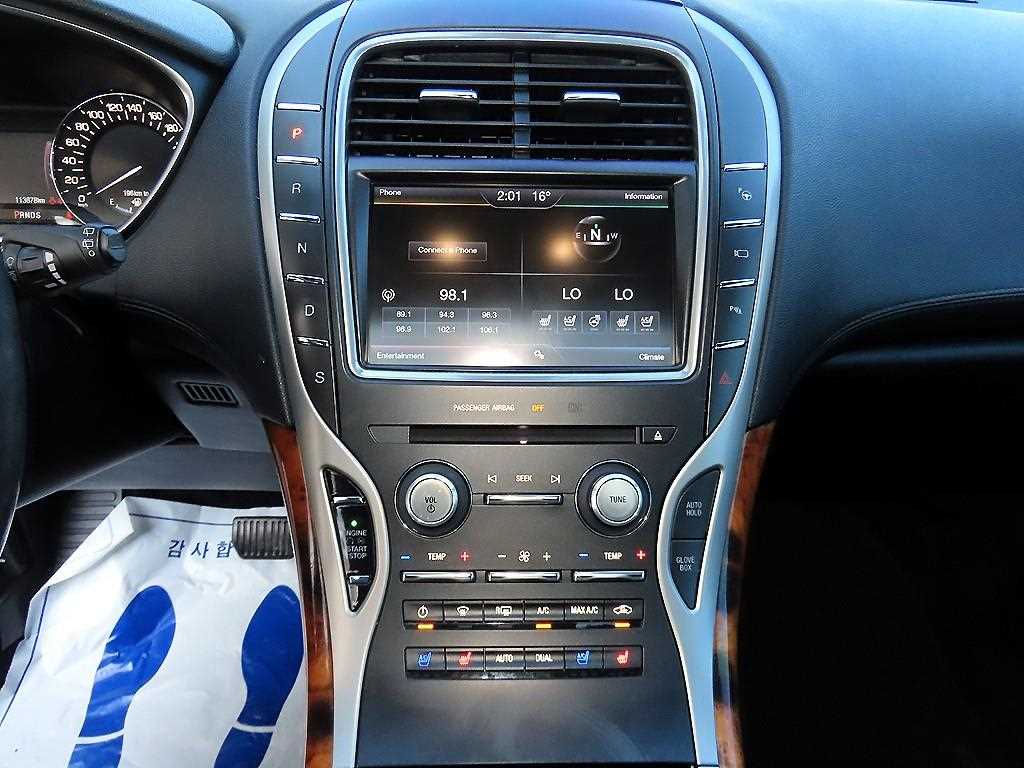 Lincoln MKX — photo 12