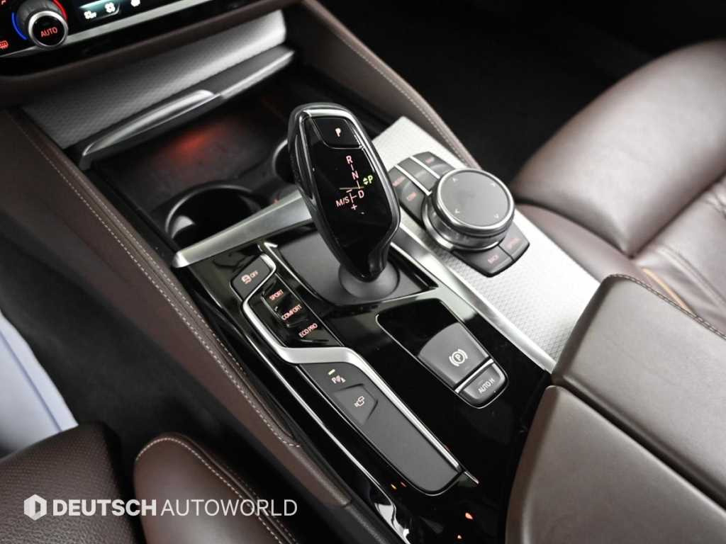 BMW 5-Series — photo 09