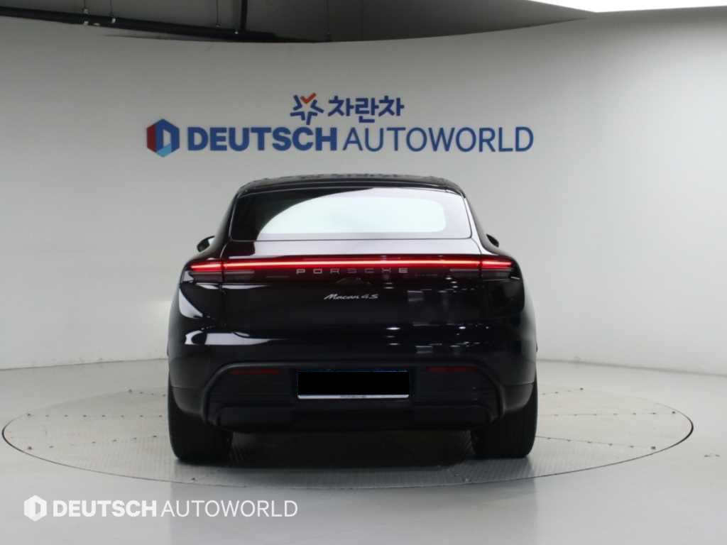 Porsche Macan — photo 04