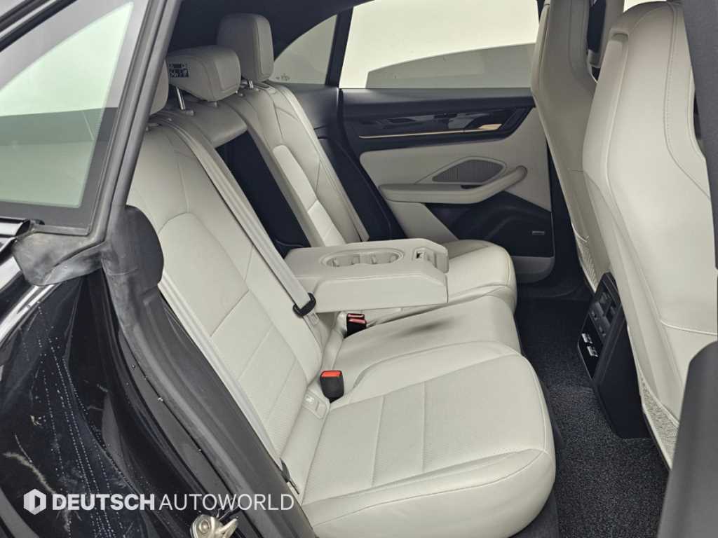 Porsche Macan — photo 12