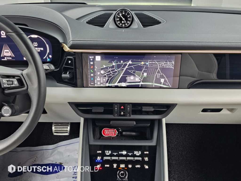 Porsche Macan — photo 14