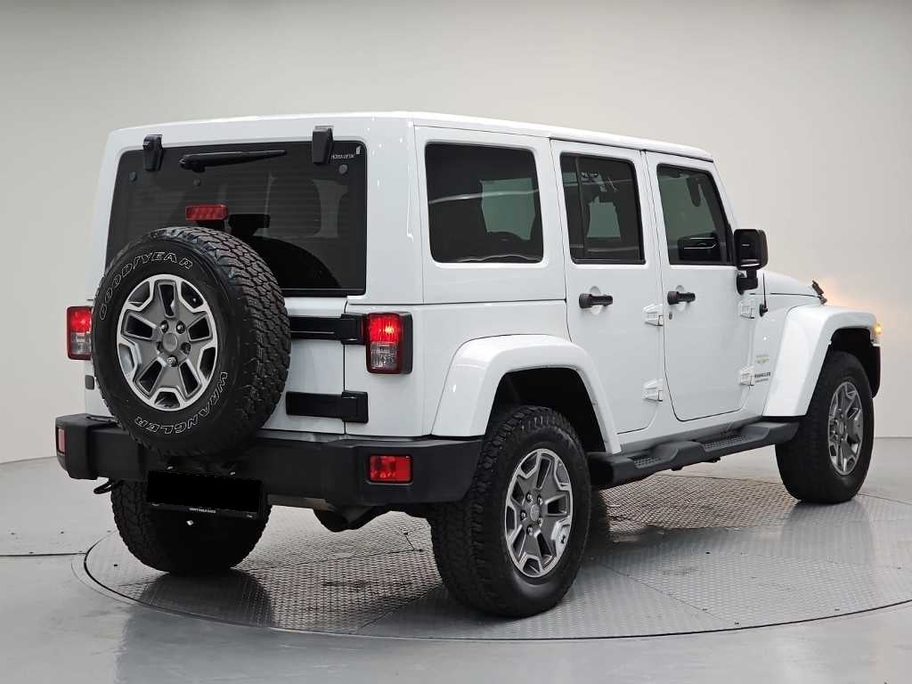 Jeep Wrangler — photo 04