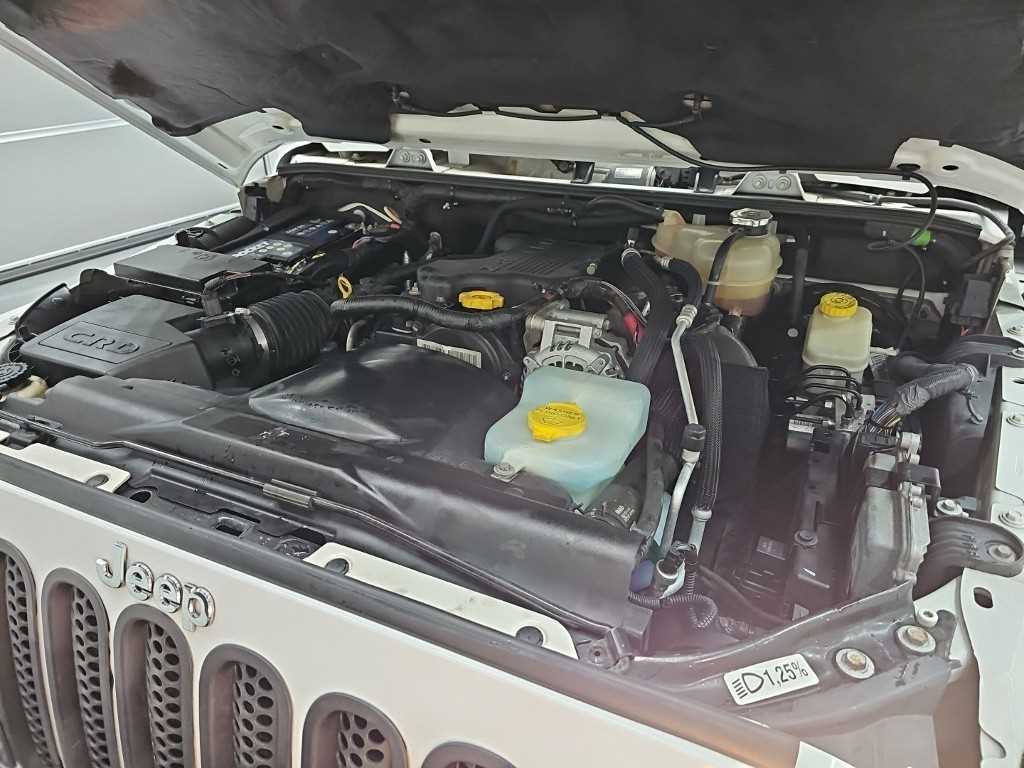 Jeep Wrangler — photo 05
