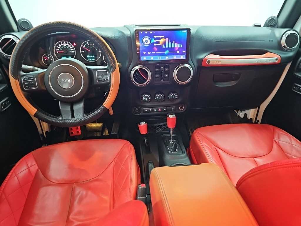 Jeep Wrangler — photo 07