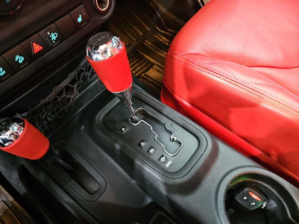 Jeep Wrangler — photo 08