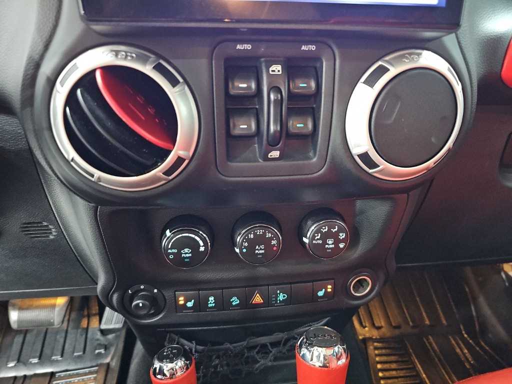 Jeep Wrangler — photo 10